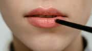 होंठों की देखभाल करते समय न करें ये 5 गलतियां, होंठ लगेंगे खूबसूरत