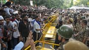 दिल्ली पुलिस ने प्रदर्शनकारियों पर बल प्रयोग से इनकार किया, बोली- भीड़ हिंसक हुई थी