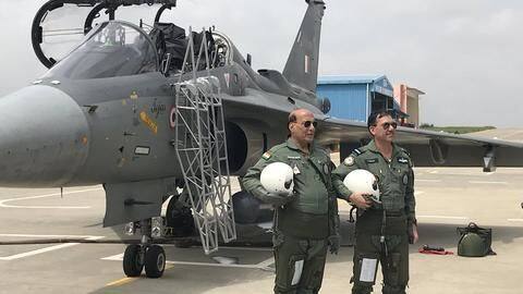 राजनाथ सिंह ने जिस लड़ाकू विमान में उड़ान भरी, जानिये उसके बारे में खास बातें राजनाथ सिंह ने जिस लड़ाकू विमान में उड़ान भरी, जानिये उसके बारे में खास बातें