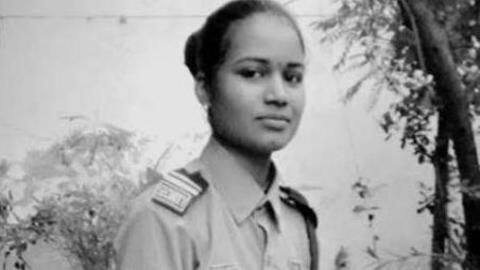 बाल विवाह के कारण छूटी पढ़ाई, बगावत करके कर रही ग्रेजुएशन और सिक्योरिटी गार्ड का काम बाल विवाह के कारण छूटी पढ़ाई, बगावत करके कर रही ग्रेजुएशन और सिक्योरिटी गार्ड का काम