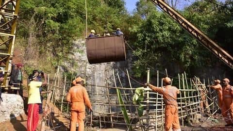 मेघालयः खदान में फंसे मजदूरों में से एक का शव निकाला गया, बाकियों की तलाश जारी मेघालयः खदान में फंसे मजदूरों में से एक का शव निकाला गया, बाकियों की तलाश जारी