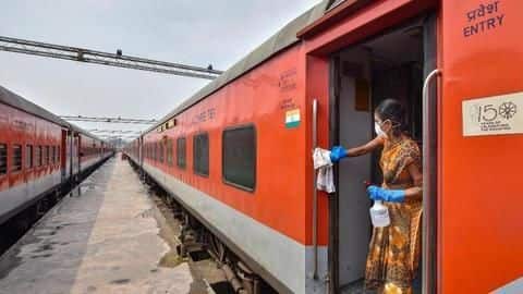 प्रवासी मजदूरों को वापस लाने के लिए चलेंगी विशेष ट्रेनें, गृह मंत्रालय ने जारी किया आदेश प्रवासी मजदूरों को वापस लाने के लिए चलेंगी विशेष ट्रेनें, गृह मंत्रालय ने जारी किया आदेश