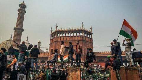 नागरिकता कानून के खिलाफ जामा मस्जिद के बाहर प्रदर्शन, भारी संख्या में जुटे प्रदर्शनकारी नागरिकता कानून के खिलाफ जामा मस्जिद के बाहर प्रदर्शन, भारी संख्या में जुटे प्रदर्शनकारी