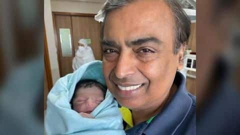 मुकेश अंबानी के घर आया नन्हा मेहमान, बेटे के माता-पिता बने आकाश और श्लोका मुकेश अंबानी के घर आया नन्हा मेहमान, बेटे के माता-पिता बने आकाश और श्लोका
