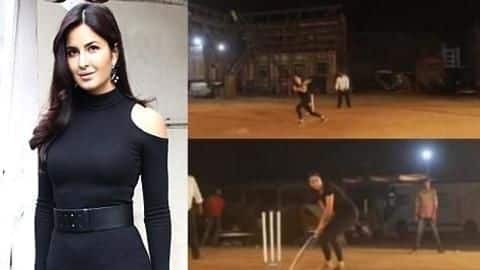 कैटरीना कर रहीं क्रिकेट की प्रैक्टिस, अनुष्का से बोलीं- कोहली से करो सिफारिश, वीडियो वायरल कैटरीना कर रहीं क्रिकेट की प्रैक्टिस, अनुष्का से बोलीं- कोहली से करो सिफारिश, वीडियो वायरल