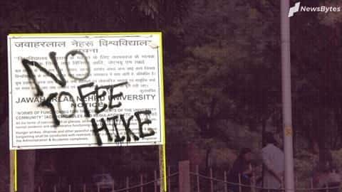 संसद मार्च के लिए निकले JNU छात्रों की पुलिस से भिड़ंत, फीस बढ़ोतरी को देखेगी समिति संसद मार्च के लिए निकले JNU छात्रों की पुलिस से भिड़ंत, फीस बढ़ोतरी को देखेगी समिति