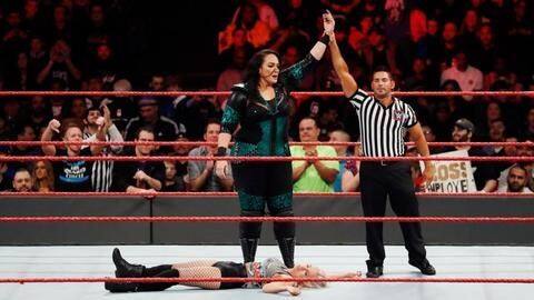 WWE की प्लस-साइज मॉडल WWE की प्लस-साइज मॉडल