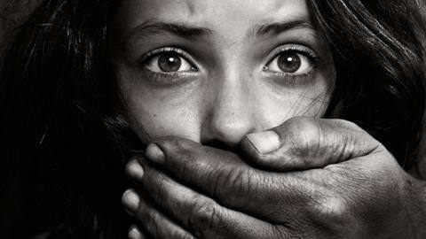 गुड़गांवः पत्नी की मृत्यु के बाद अपनी 8 वर्षीय बच्ची के साथ करता था रेप, गिरफ्तार गुड़गांवः पत्नी की मृत्यु के बाद अपनी 8 वर्षीय बच्ची के साथ करता था रेप, गिरफ्तार