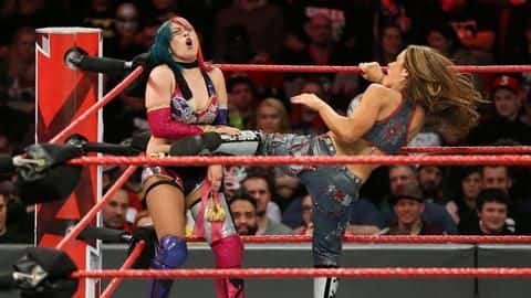 WWE: 5 महिला रेसलर्स जो 'मां' बनने के बाद भी रिंग में मचाती है धमाल WWE: 5 महिला रेसलर्स जो 'मां' बनने के बाद भी रिंग में मचाती है धमाल