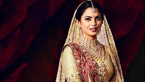 ईशा के लंहगे का उनकी मां की शादी की साड़ी से खास कनेक्शन ईशा के लंहगे का उनकी मां की शादी की साड़ी से खास कनेक्शन