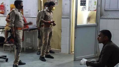 उत्तर प्रदेश: चोर को पकड़ने गई पुलिस पर ग्रामीणों ने किया हमला, SI की मौत उत्तर प्रदेश: चोर को पकड़ने गई पुलिस पर ग्रामीणों ने किया हमला, SI की मौत