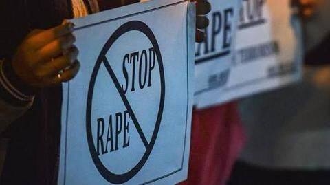 इंस्टाग्राम पर सेल्फी देखकर युवक के पास पहुंचे चार आरोपी, किया गैंगरेप इंस्टाग्राम पर सेल्फी देखकर युवक के पास पहुंचे चार आरोपी, किया गैंगरेप