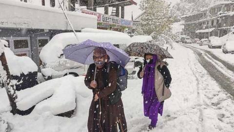 हिमाचल प्रदेश के इस गांव में सभी लोग मिले कोरोना संक्रमित, केवल एक की रिपोर्ट नेगेटिव हिमाचल प्रदेश के इस गांव में सभी लोग मिले कोरोना संक्रमित, केवल एक की रिपोर्ट नेगेटिव