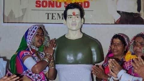 तेलंगाना में सोनू सूद के फैंस ने बनाया अभिनेता का मंदिर तेलंगाना में सोनू सूद के फैंस ने बनाया अभिनेता का मंदिर