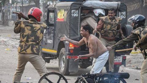 क्या कानून की रक्षक उत्तर प्रदेश पुलिस खुद कानून का पालन करती है? क्या कानून की रक्षक उत्तर प्रदेश पुलिस खुद कानून का पालन करती है?