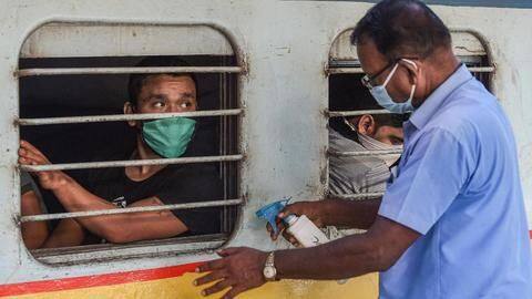 कोरोना वायरस: 31 मार्च तक ट्रेन, मेट्रो और इंटर-स्टेट बसें बंद, 75 जिलों में लॉकडाउन कोरोना वायरस: 31 मार्च तक ट्रेन, मेट्रो और इंटर-स्टेट बसें बंद, 75 जिलों में लॉकडाउन