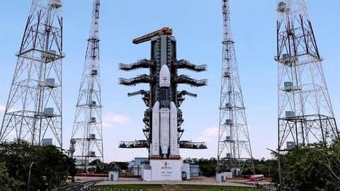 इतिहास रचने को तैयार ISRO, आज लॉन्च होगा चंद्रयान-2 इतिहास रचने को तैयार ISRO, आज लॉन्च होगा चंद्रयान-2