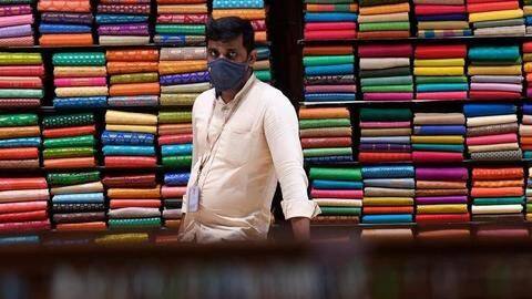 बढ़ते कोरोना वायरस संक्रमण के बाद भी लॉकडाउन में ढील क्यों दे रहा है भारत? बढ़ते कोरोना वायरस संक्रमण के बाद भी लॉकडाउन में ढील क्यों दे रहा है भारत?
