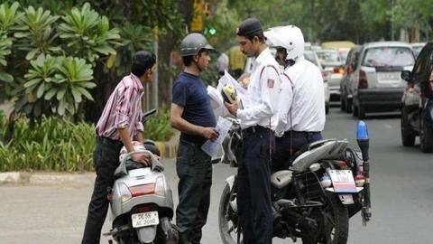गुरुग्राम: 15 हजार रुपये कीमत वाली स्कूटी चला रहे चालक का कटा 23 हजार का चालान गुरुग्राम: 15 हजार रुपये कीमत वाली स्कूटी चला रहे चालक का कटा 23 हजार का चालान