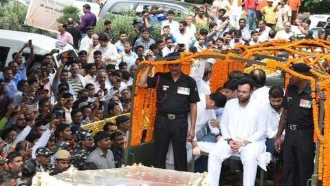 अरुण जेटली के अंतिम संस्कार में चोरी हुए केंद्रीय मंत्रियों समेत कई लोगों के फोन अरुण जेटली के अंतिम संस्कार में चोरी हुए केंद्रीय मंत्रियों समेत कई लोगों के फोन