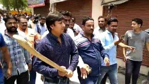भाजपा विधायक आकाश विजयवर्गीय की मध्य प्रदेश सरकार को धमकी, कहा- हम खाली हाथ नहीं घूमते भाजपा विधायक आकाश विजयवर्गीय की मध्य प्रदेश सरकार को धमकी, कहा- हम खाली हाथ नहीं घूमते