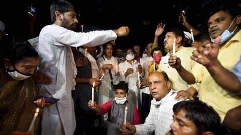 हाथरस गैंगरेप मामला: परिजनों के विरोध के बावजूद पुलिस ने जबरदस्ती किया पीड़िता का अंतिम संस्कार हाथरस गैंगरेप मामला: परिजनों के विरोध के बावजूद पुलिस ने जबरदस्ती किया पीड़िता का अंतिम संस्कार
