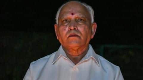 कर्नाटक: स्टाफ कर्मचारियों के कोरोना वायरस से संक्रमित होने पर होम क्वारंटाइन हुए मुख्यमंत्री येदियुरप्पा कर्नाटक: स्टाफ कर्मचारियों के कोरोना वायरस से संक्रमित होने पर होम क्वारंटाइन हुए मुख्यमंत्री येदियुरप्पा