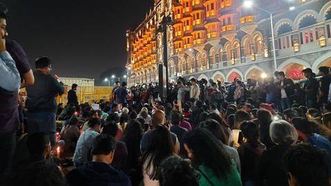 JNU में गुंडों की हिंसा के खिलाफ देशभर में छात्रों का प्रदर्शन, पहली FIR दर्ज JNU में गुंडों की हिंसा के खिलाफ देशभर में छात्रों का प्रदर्शन, पहली FIR दर्ज