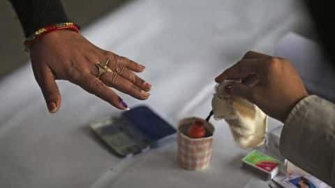 मिजोरम और मध्य प्रदेश में मतदान जारी, कई जगहों पर EVM खराब मिजोरम और मध्य प्रदेश में मतदान जारी, कई जगहों पर EVM खराब
