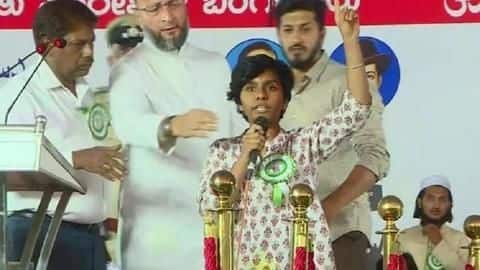 ओवैसी के मंच से युवती ने लगाए 'पाकिस्तान जिंदाबाद' के नारे, दर्ज हुआ राजद्रोह का केस ओवैसी के मंच से युवती ने लगाए 'पाकिस्तान जिंदाबाद' के नारे, दर्ज हुआ राजद्रोह का केस