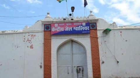 ग्वालियर: जेल में बंद हत्या के आरोपी ने अपना प्राइवेट पार्ट काटकर शिवलिंग पर चढ़ाया ग्वालियर: जेल में बंद हत्या के आरोपी ने अपना प्राइवेट पार्ट काटकर शिवलिंग पर चढ़ाया