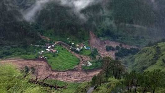 उत्तराखंड में हेलीकॉप्टर क्रैश, तीन की मौत