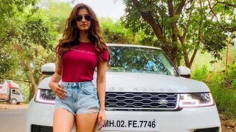 बॉलीवुड अभिनेत्री दिशा पटानी ने खरीदी करोड़ों की कार, देखें तस्वीर बॉलीवुड अभिनेत्री दिशा पटानी ने खरीदी करोड़ों की कार, देखें तस्वीर