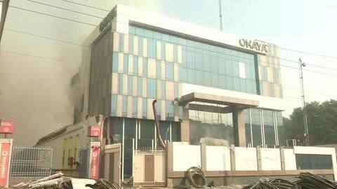 दिल्ली: फैक्ट्री में लगी आग; बचाव कार्य के दौरान धमाके में ढही इमारत, कई फंसे दिल्ली: फैक्ट्री में लगी आग; बचाव कार्य के दौरान धमाके में ढही इमारत, कई फंसे