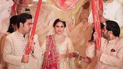 12 दिसंबर को ईशा अंबानी के अलावा इन चार हस्तियों ने भी की शादी 12 दिसंबर को ईशा अंबानी के अलावा इन चार हस्तियों ने भी की शादी