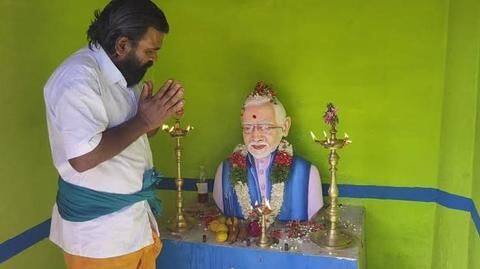 तमिलनाडु: इस किसान ने बनाया प्रधानमंत्री मोदी का मंदिर, सुबह-शाम करता है पूजा तमिलनाडु: इस किसान ने बनाया प्रधानमंत्री मोदी का मंदिर, सुबह-शाम करता है पूजा