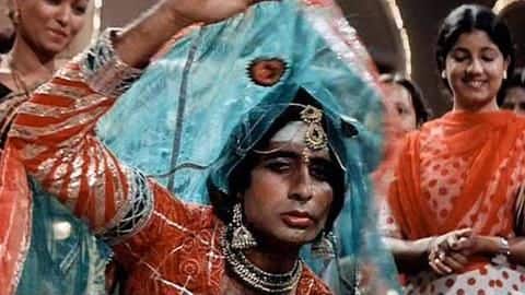 पर्दे पर महिलाओं का किरदार निभा चुके हैं ये बॉलीवुड अभिनेता पर्दे पर महिलाओं का किरदार निभा चुके हैं ये बॉलीवुड अभिनेता