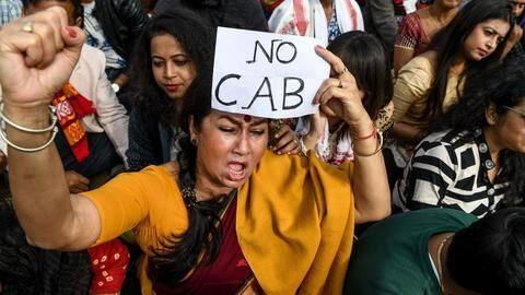 नागरिकता कानून के खिलाफ प्रदर्शन: मंगलुरू और लखनऊ में गोली लगने से तीन लोगों की मौत नागरिकता कानून के खिलाफ प्रदर्शन: मंगलुरू और लखनऊ में गोली लगने से तीन लोगों की मौत