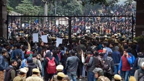 JNU हिंसा: हाई कोर्ट ने दिया व्हाट्सऐप ग्रुप के सदस्यों का फोन जब्त करने का आदेश JNU हिंसा: हाई कोर्ट ने दिया व्हाट्सऐप ग्रुप के सदस्यों का फोन जब्त करने का आदेश
