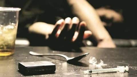 पंजाब: बेटी को लगी नशे की लत, जंजीरों से बेड से बांधने पर मजबूर हुई मां पंजाब: बेटी को लगी नशे की लत, जंजीरों से बेड से बांधने पर मजबूर हुई मां