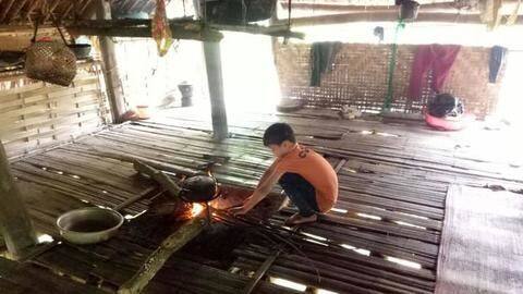 बिलकुल अकेला रहता है यह 10 साल का लड़का, खेती कर चलाता है गुजारा बिलकुल अकेला रहता है यह 10 साल का लड़का, खेती कर चलाता है गुजारा