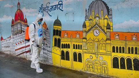 बढ़ते कोरोना वायरस संक्रमण के कारण महाराष्ट्र में कैसे हैं हालात? बढ़ते कोरोना वायरस संक्रमण के कारण महाराष्ट्र में कैसे हैं हालात?