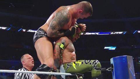 WWE: 5 सुपरस्टार्स जिन्होंने रे मिस्टेरियो का मास्क उतारा, देखें वीडियो WWE: 5 सुपरस्टार्स जिन्होंने रे मिस्टेरियो का मास्क उतारा, देखें वीडियो