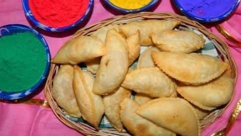 होली के जायके: मेवे-नारियल की गुजिया से हटकर घर पर बनाएं मटर की मीठी गुजिया होली के जायके: मेवे-नारियल की गुजिया से हटकर घर पर बनाएं मटर की मीठी गुजिया