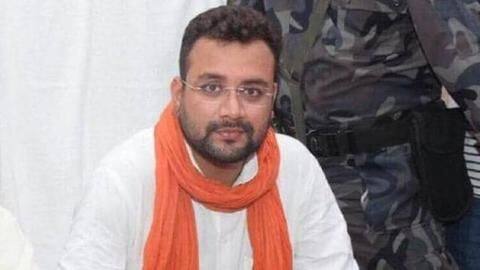 उत्तर प्रदेश: लॉकडाउन के बीच झूठा पास बनवाकर काफिले सहित घूमने निकले विधायक, मामला दर्ज उत्तर प्रदेश: लॉकडाउन के बीच झूठा पास बनवाकर काफिले सहित घूमने निकले विधायक, मामला दर्ज