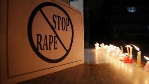 उन्नाव गैंगरेप केस: पीड़िता ने अस्पताल में तोड़ा दम, दोषियों के लिए उठी फांसी की मांग उन्नाव गैंगरेप केस: पीड़िता ने अस्पताल में तोड़ा दम, दोषियों के लिए उठी फांसी की मांग
