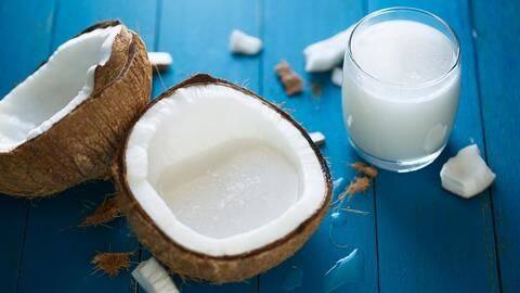नारियल पानी बनाम नारियल का दूध: दोनों में क्या है अंतर और किसका सेवन ज्यादा बेहतर? नारियल पानी बनाम नारियल का दूध: दोनों में क्या है अंतर और किसका सेवन ज्यादा बेहतर?