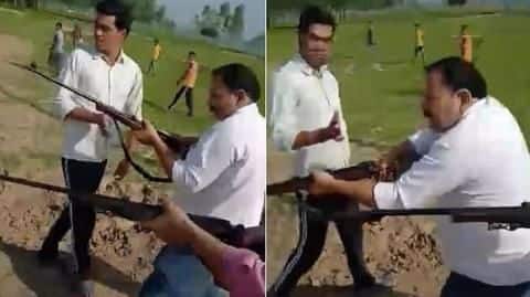 उत्तर प्रदेश: सपा नेता और उसके बेटे की कैमरे के सामने गोली मारकर हत्या, वीडियो वायरल उत्तर प्रदेश: सपा नेता और उसके बेटे की कैमरे के सामने गोली मारकर हत्या, वीडियो वायरल