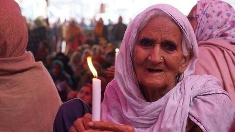 किसान आंदोलन में शामिल होने पहुंची 'शाहीन बाग की दादी', पुलिस ने हिरासत में लिया किसान आंदोलन में शामिल होने पहुंची 'शाहीन बाग की दादी', पुलिस ने हिरासत में लिया