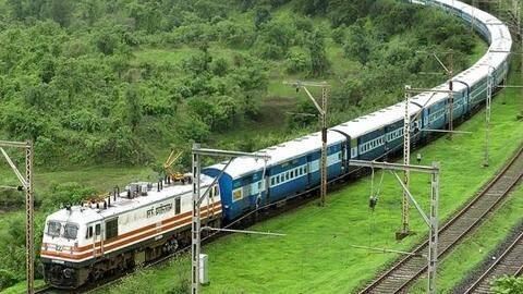रेलवे ने तैयार किया नया टाइम टेबल, 500 ट्रेनें और 10,000 स्टापेज हो सकते हैं बंद रेलवे ने तैयार किया नया टाइम टेबल, 500 ट्रेनें और 10,000 स्टापेज हो सकते हैं बंद